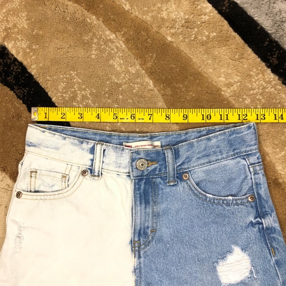 Youth Levi’s Denim Blue & White Shorts, Size 12reg - Picture 3 of 7